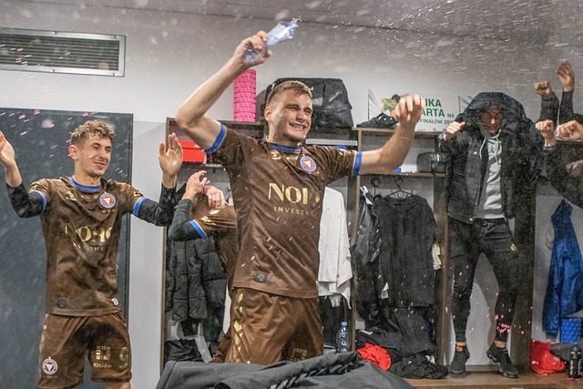 造了更加友 造了更加友